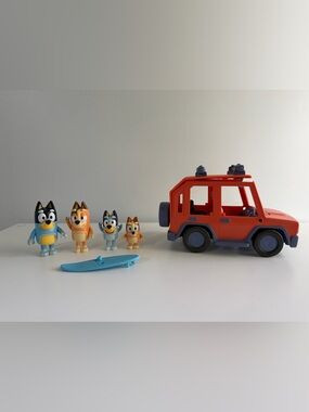 ($14 when you bundle) Bluey Family Vehicle - used